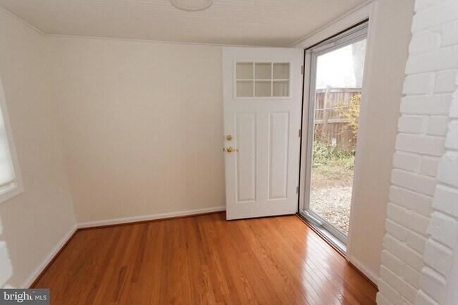 Building Photo - 1419 N Longfellow St