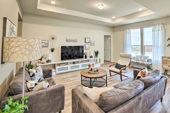 Building Photo - 1129 Bluespire Dr