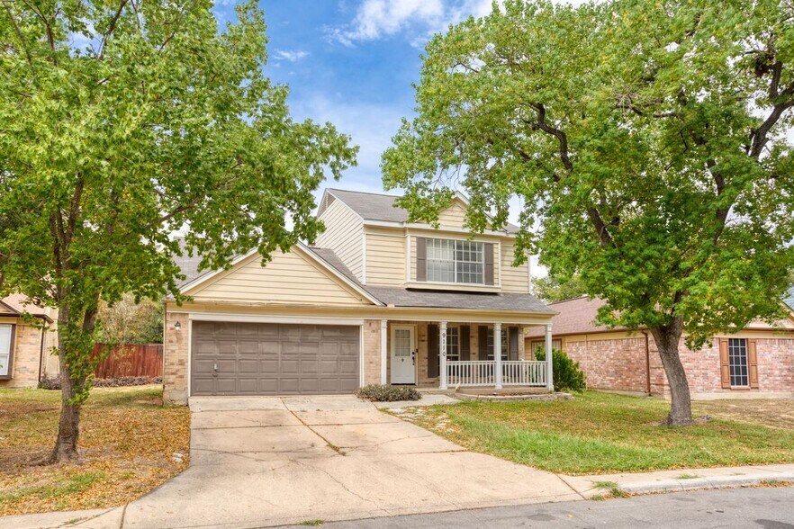 Primary Photo - 9110 Chinon