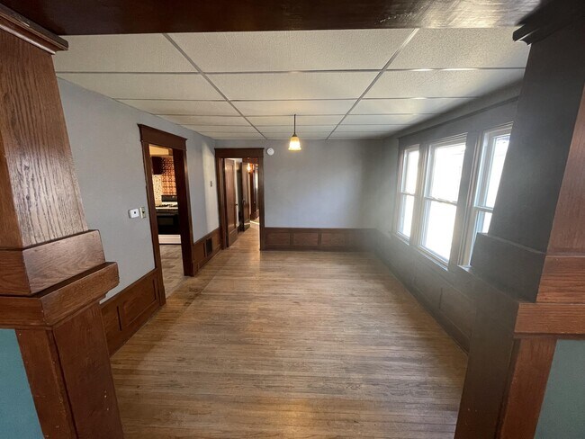 Building Photo - 418 Colvin Ave