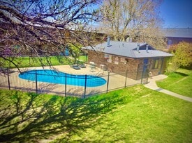 Building Photo - Brandywood Park - FREE Utilities