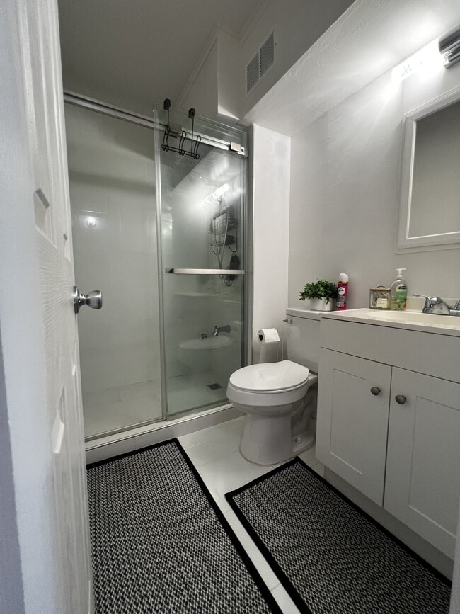 Building Photo - 94-309-249 Waikele Rd