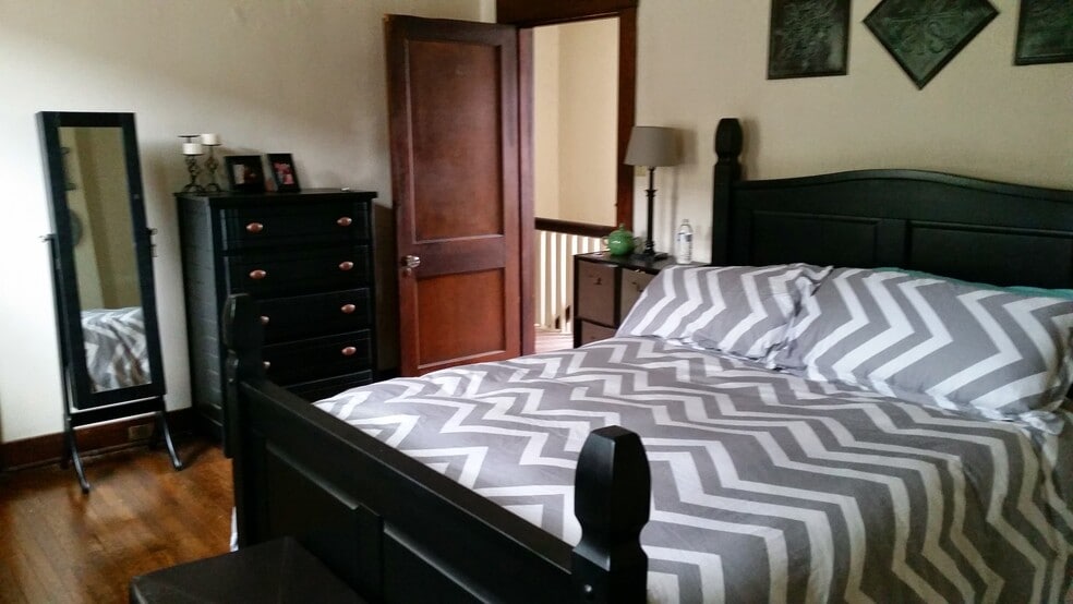 Master Bedroom - 5871 Shady Forbes Ter