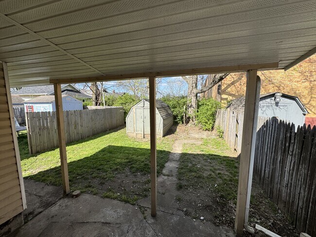 Building Photo - 206 N Sutphin St