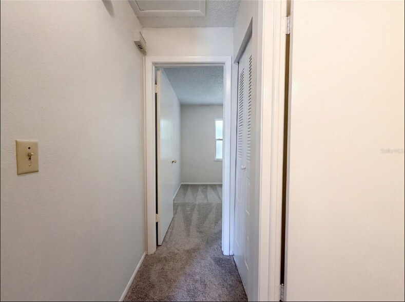 Building Photo - 5720 Kneeland Ln