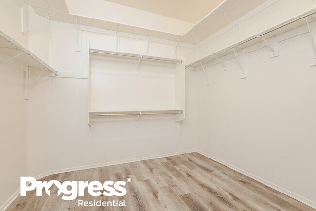 Building Photo - 420 S Blue River Loop
