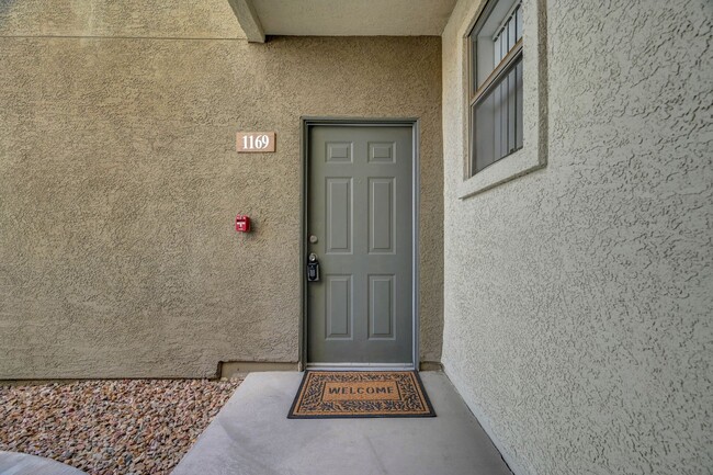 Building Photo - Downstairs 1 Bedroom Unit in Gated Community - S.W.