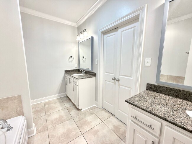 Building Photo - 7704 Ibiza Dr