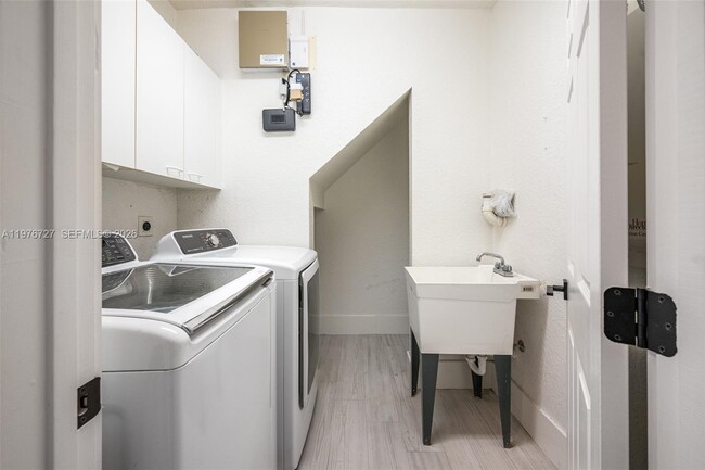 Building Photo - 4974 SW 166th Ave