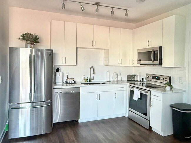 Building Photo - 542 Boulevard NE