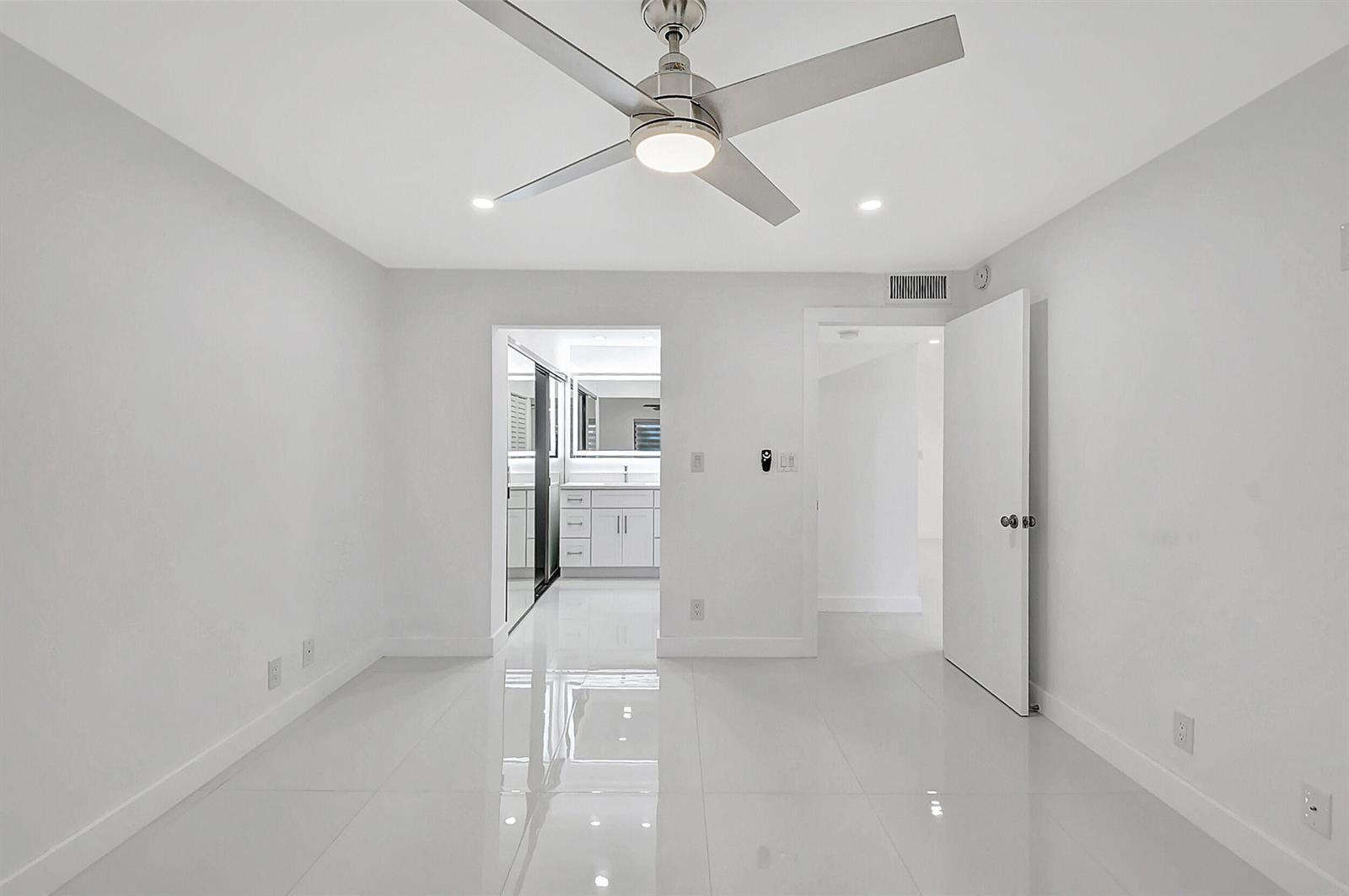 Building Photo - 15378 Lakes of Delray Blvd