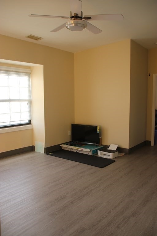 Building Photo - 21 Linden St