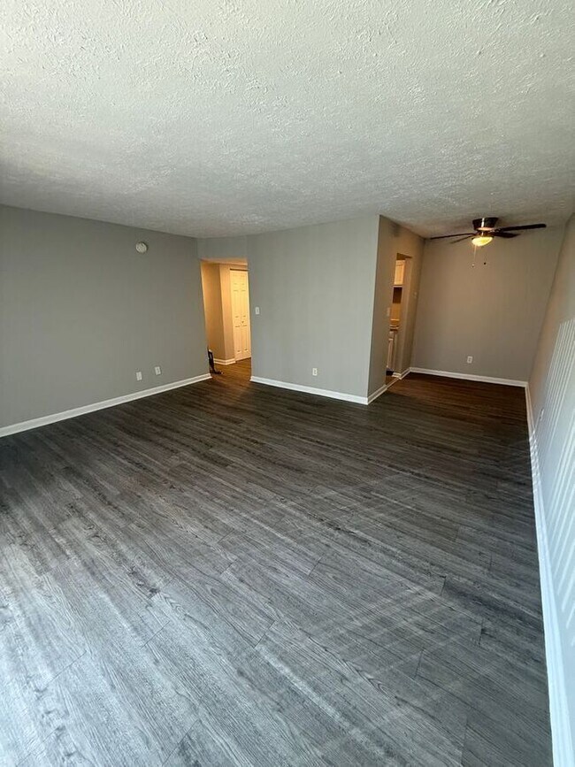 Building Photo - 2082 Fairmont Ct