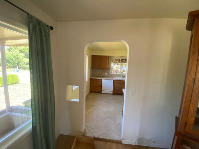 Building Photo - Sheridan Avenue Duplex