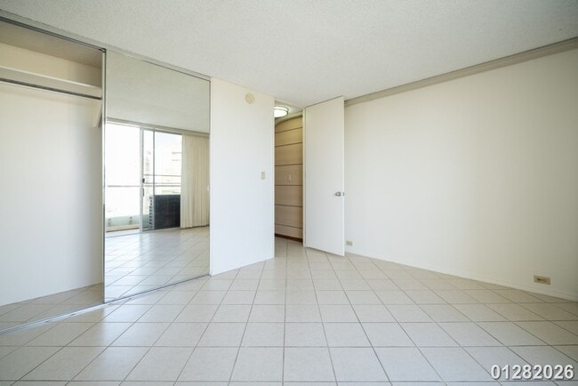 Building Photo - $2750.00 1bd/1ba/1pkg Condominium in Ala Wai SkyRise