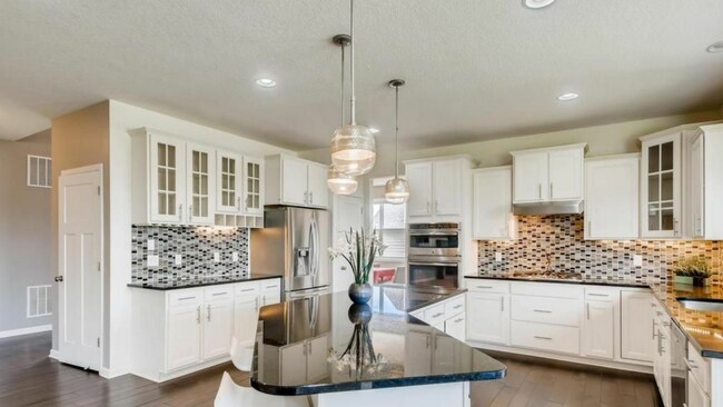Building Photo - Luxurious 5-Bedroom, 4-Bath Home in Hennep...