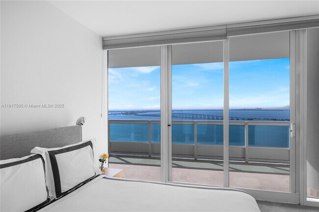 Building Photo - 1643 Brickell Ave