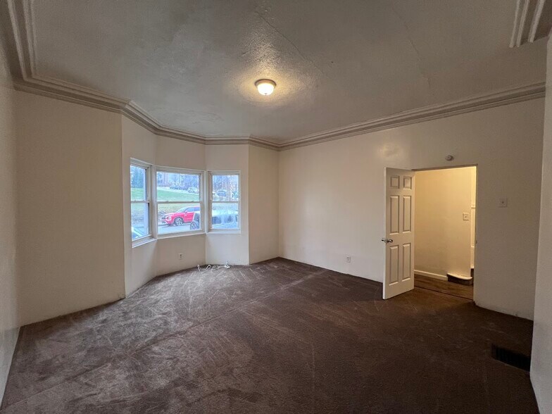 Building Photo - 207 E 10th Ave