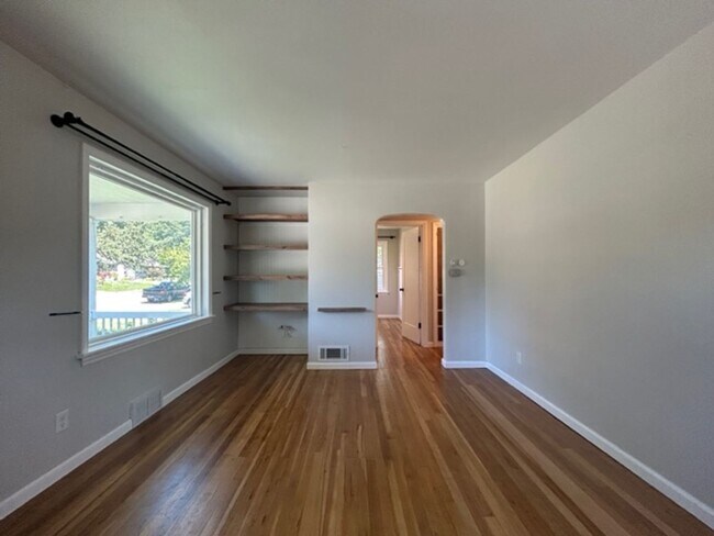 Building Photo - Beautiful Single-Family Home with Large Ya...