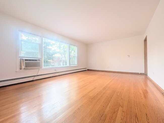 Building Photo - 2308 W Birchwood Ave