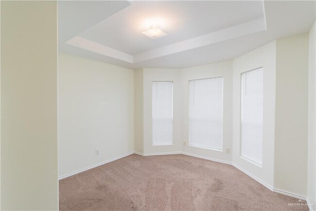 Building Photo - 17 Yary Dr