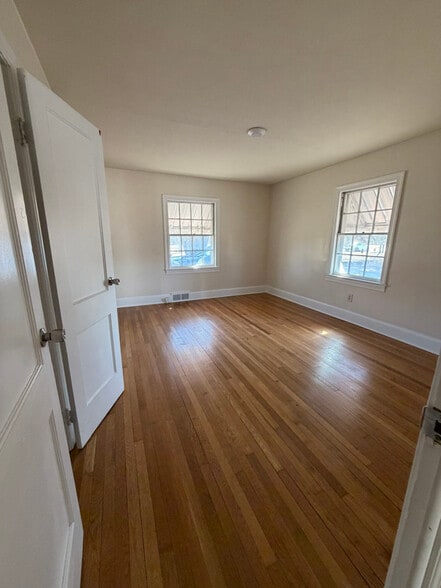 Building Photo - 20 Rutherford Ln