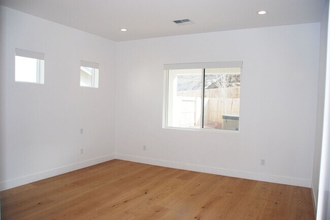 Building Photo - Beautiful Toll Brothers 3BR, 3Bath, 2Car Home in South Reno