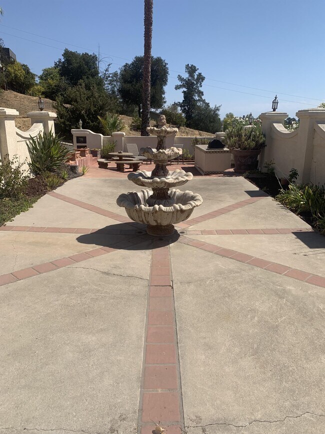 Building Photo - 1645 Encino Ct