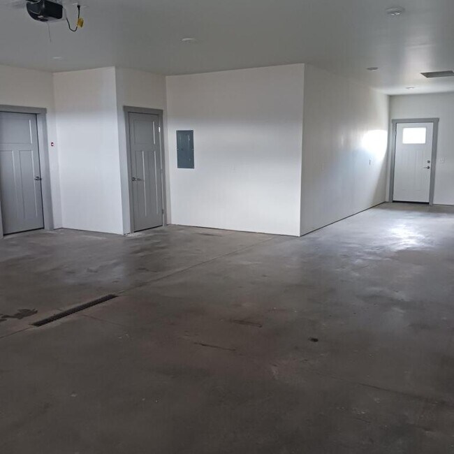 Building Photo - 3939 Millie Ct