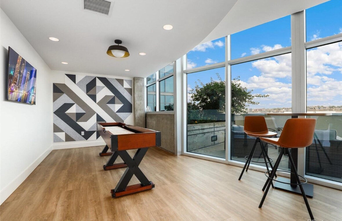 Building Photo - 1700 Bassett St