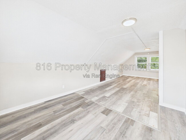 Building Photo - 3205 E 31st St