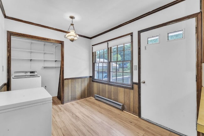 Building Photo - Charming 3-Bed, 2-Bath Haven in Anderson w...