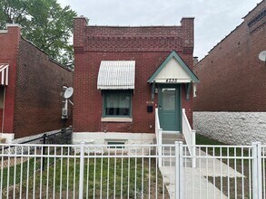 Building Photo - Newly Renovated Single Family Home In The Grove