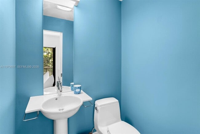 Building Photo - 3560 W Fairview St