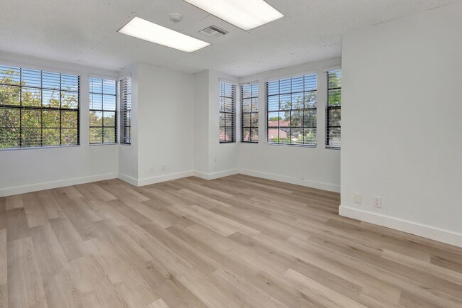 Building Photo - 14751 Plaza Dr