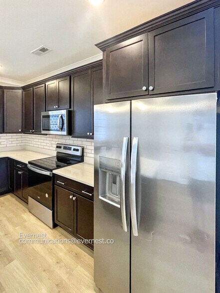 Building Photo - 504 Whitstable Alley