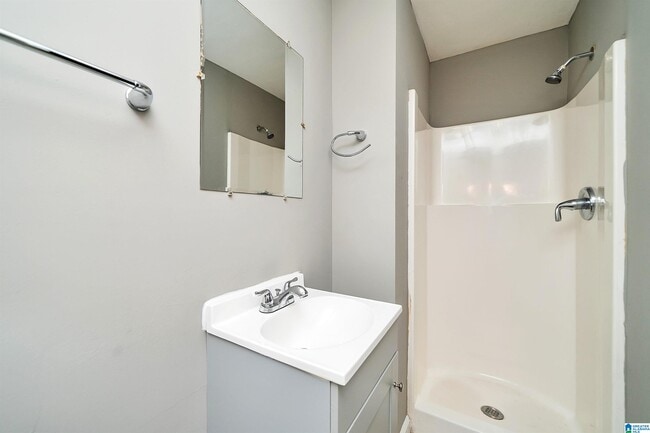 Building Photo - 832 Alden Ave