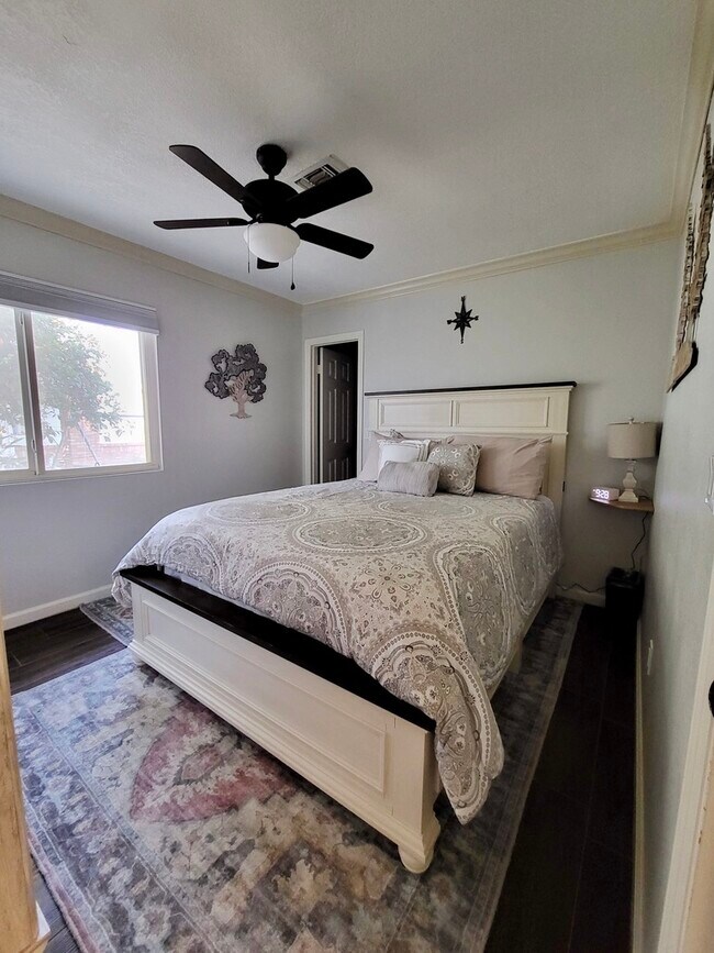 Building Photo - 6609 W Sierra St