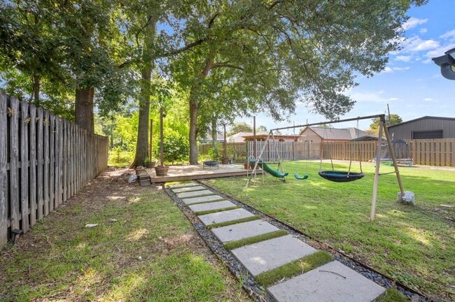 Building Photo - 17190 N Lake Dr