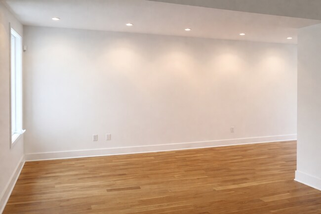 Building Photo - 727 Quebec Place NW