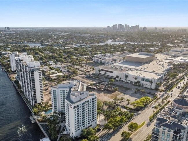 Building Photo - 2670 E Sunrise Blvd