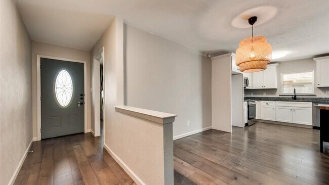 Building Photo - 2321 Norway Dr