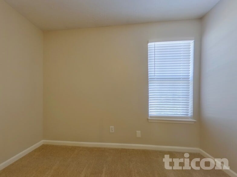 Building Photo - 360 Springhaven Way SE