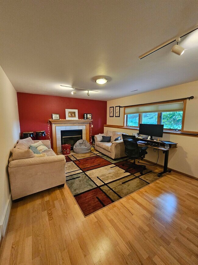 Building Photo - 862 Sky Ridge Dr