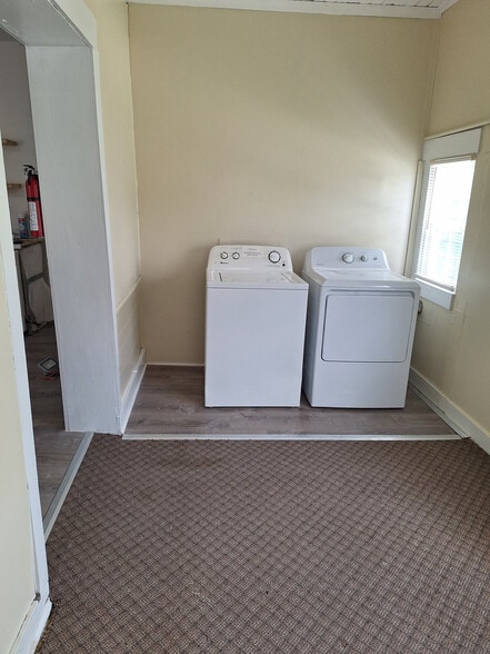Laundry Room - 1220 Louisiana St
