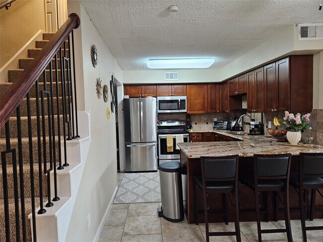 Building Photo - 1806 Saxony Ln