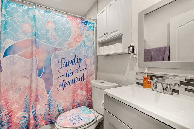 Building Photo - 234 E 1st St