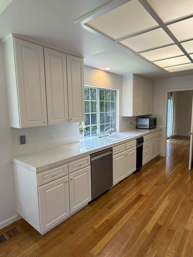 Building Photo - Tucked-Away Tudor Gem Near Atherton