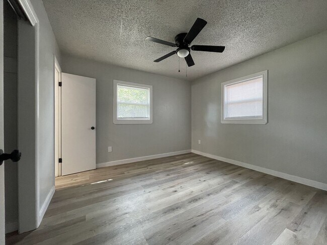 Building Photo - Newly Renovated 3-Bedroom, 2-Bath Home in ...