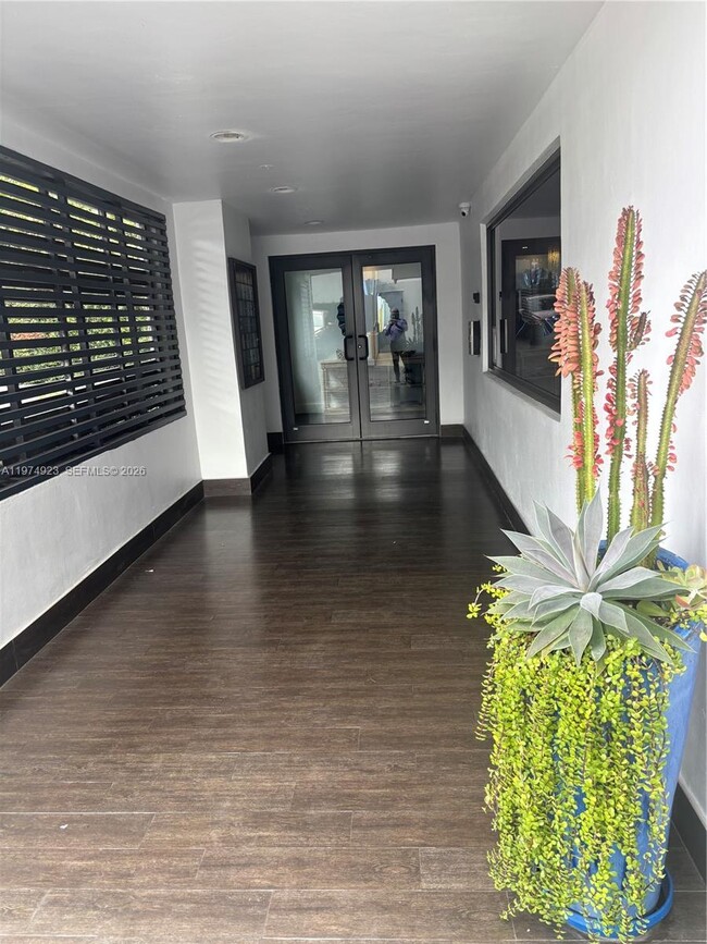 Building Photo - 5845 Collins Ave